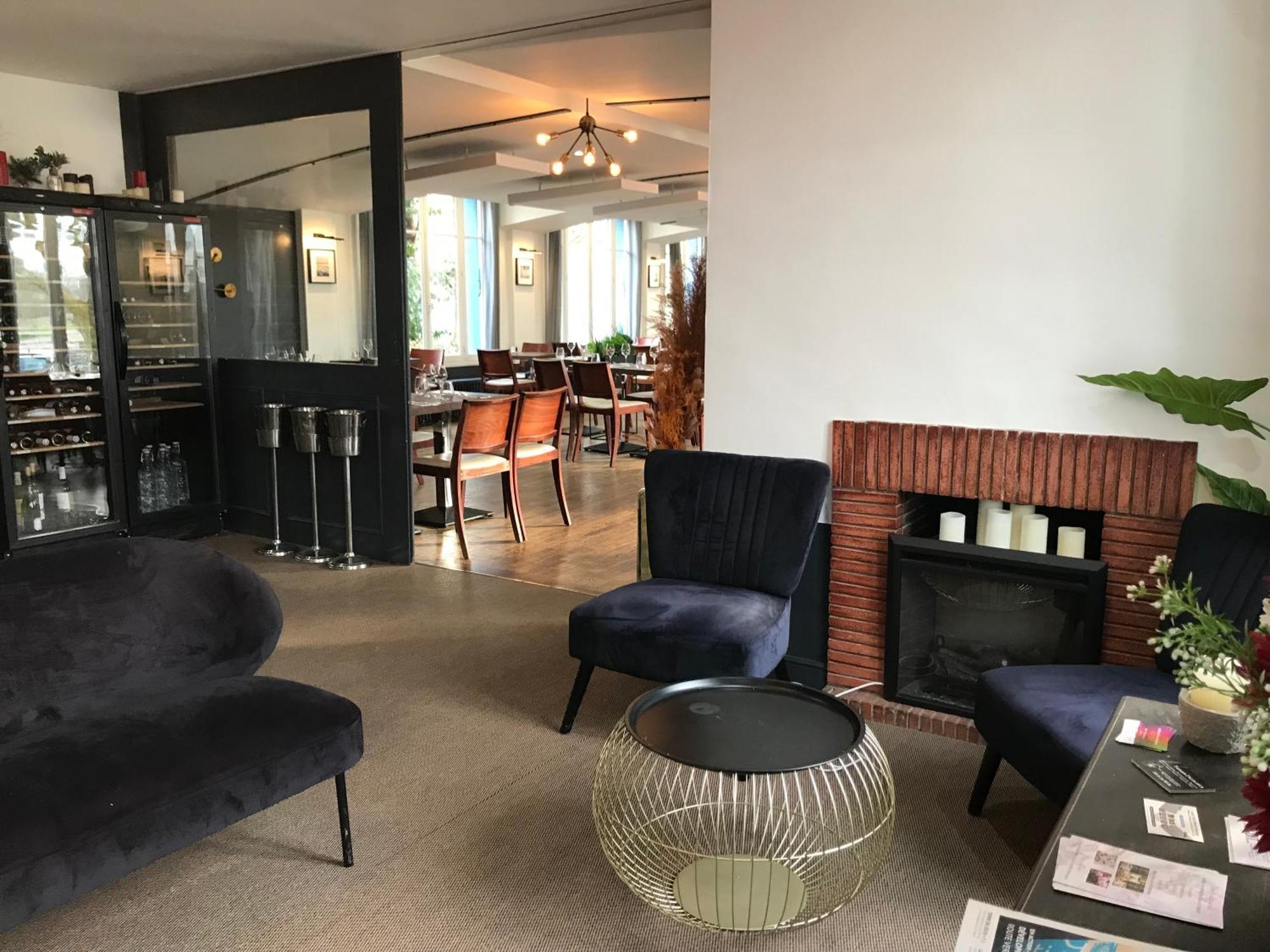 Logis Hotel & Restaurant - Les Bords De Seine La Roche-Guyon Eksteriør bilde