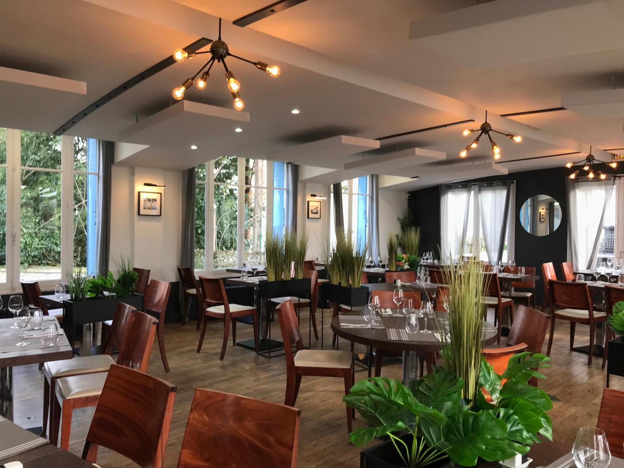 Logis Hotel & Restaurant - Les Bords De Seine La Roche-Guyon Eksteriør bilde