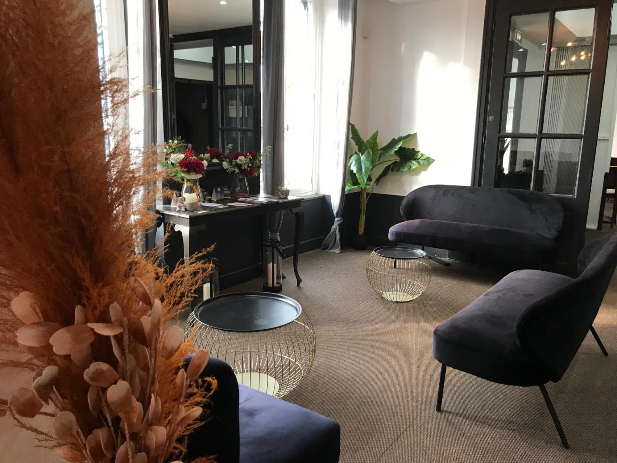 Logis Hotel & Restaurant - Les Bords De Seine La Roche-Guyon Eksteriør bilde