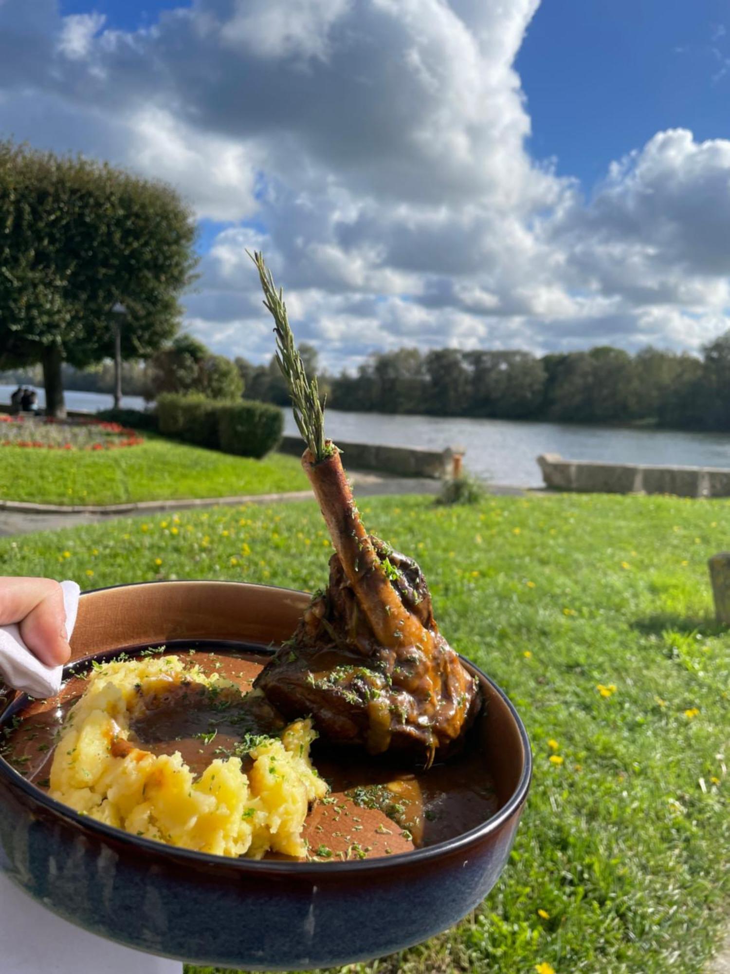 Logis Hotel & Restaurant - Les Bords De Seine La Roche-Guyon Eksteriør bilde