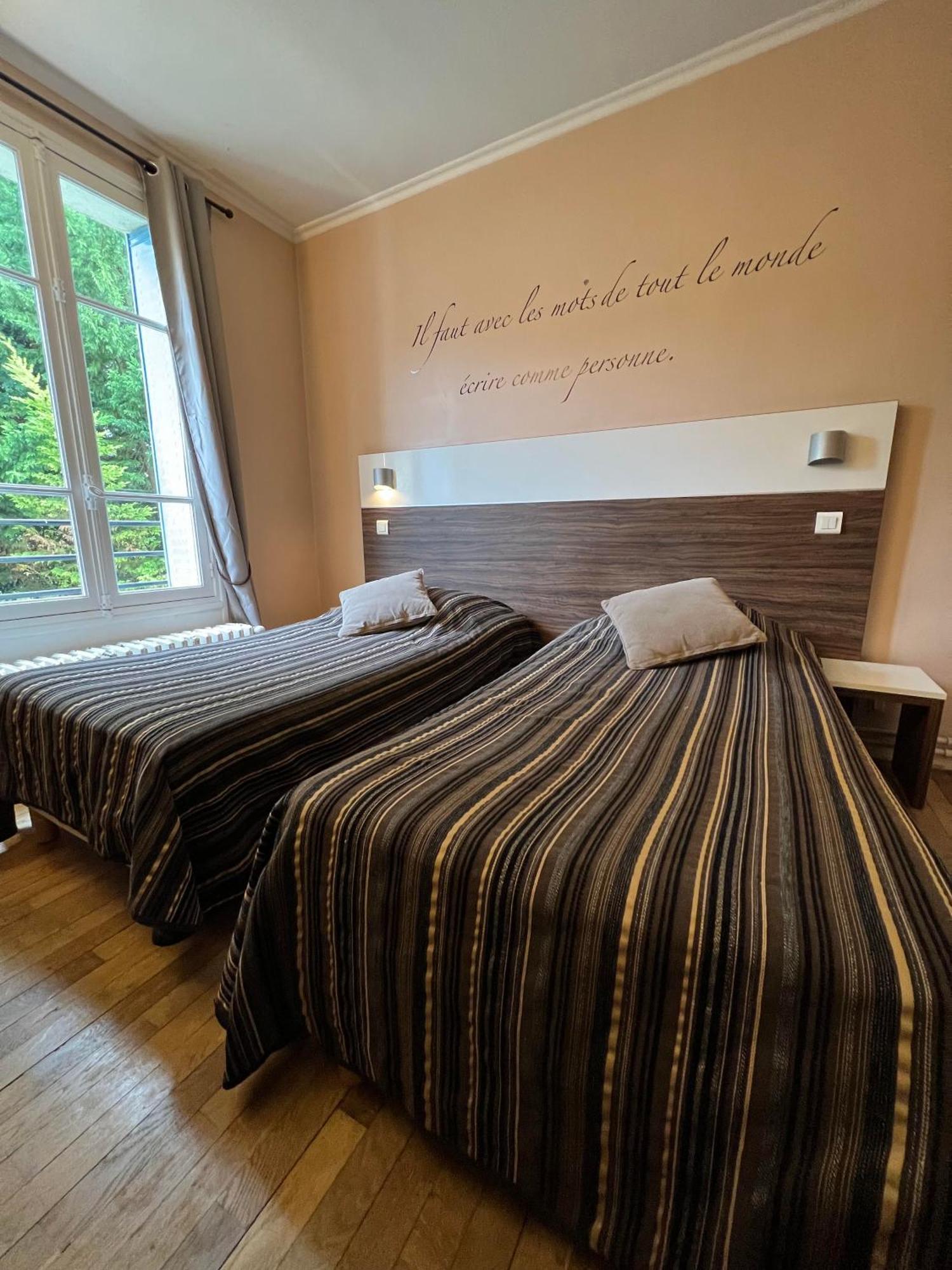Logis Hotel & Restaurant - Les Bords De Seine La Roche-Guyon Eksteriør bilde
