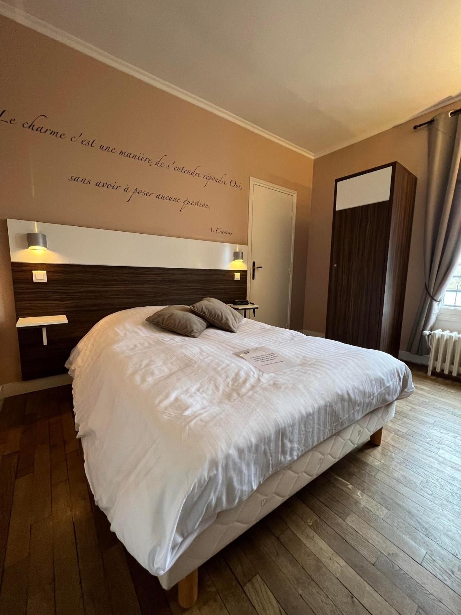 Logis Hotel & Restaurant - Les Bords De Seine La Roche-Guyon Eksteriør bilde