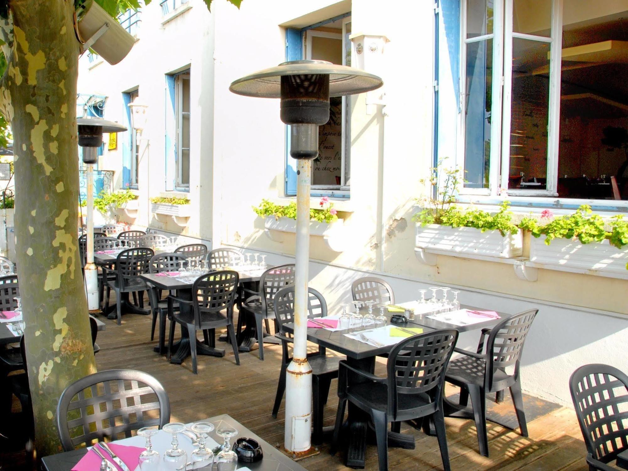 Logis Hotel & Restaurant - Les Bords De Seine La Roche-Guyon Eksteriør bilde