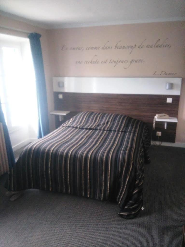 Logis Hotel & Restaurant - Les Bords De Seine La Roche-Guyon Eksteriør bilde