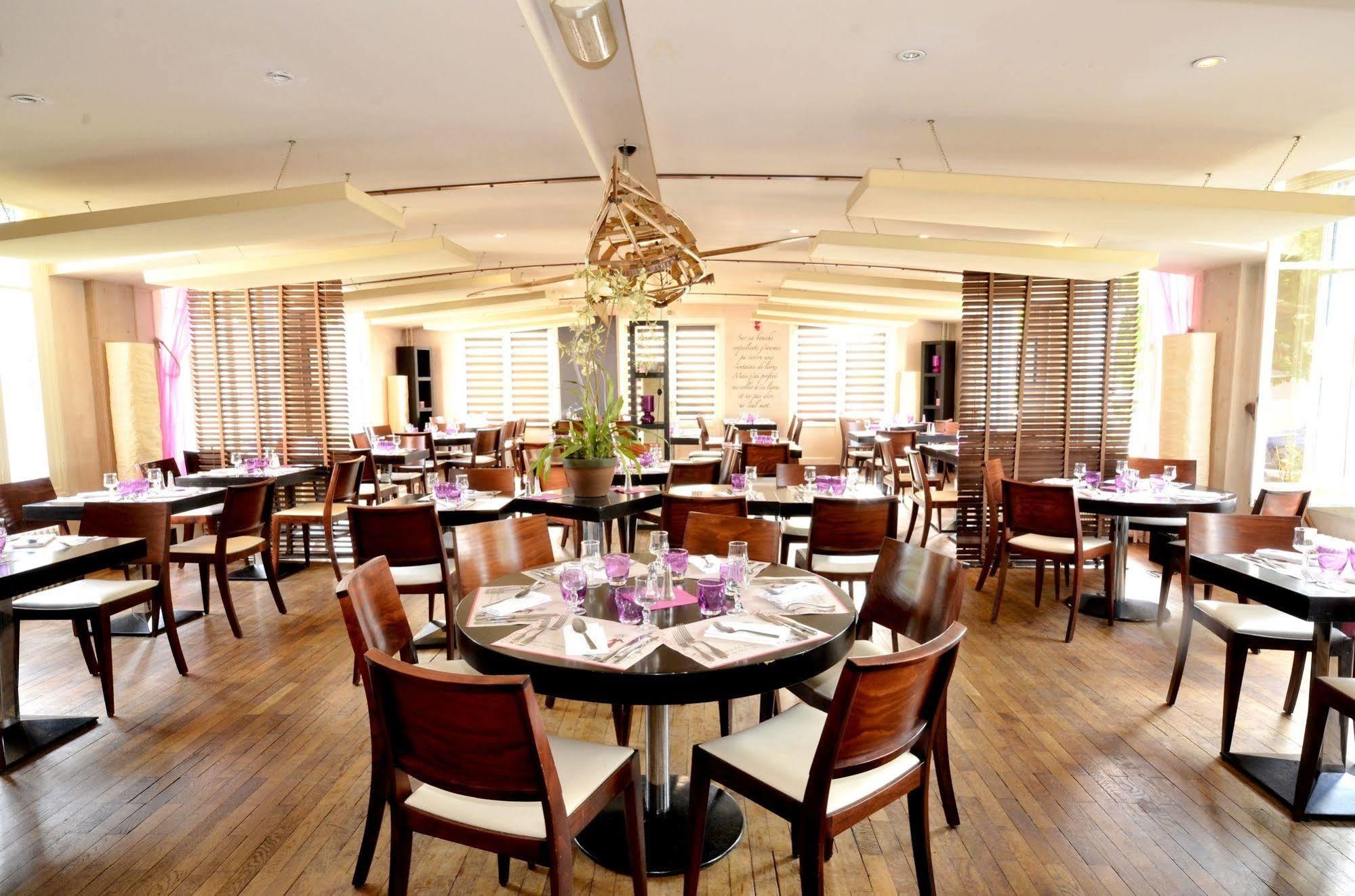 Logis Hotel & Restaurant - Les Bords De Seine La Roche-Guyon Eksteriør bilde
