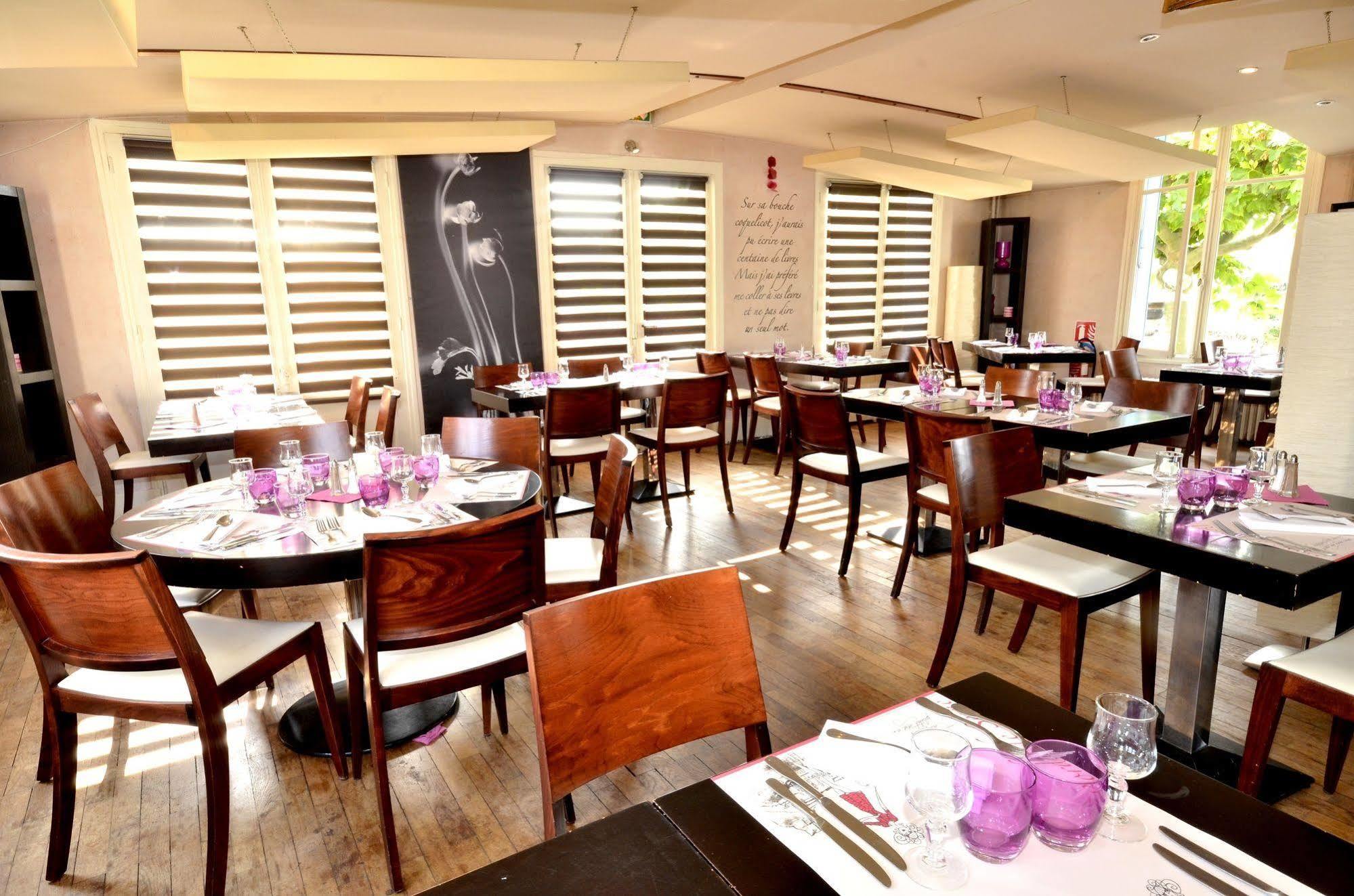 Logis Hotel & Restaurant - Les Bords De Seine La Roche-Guyon Eksteriør bilde