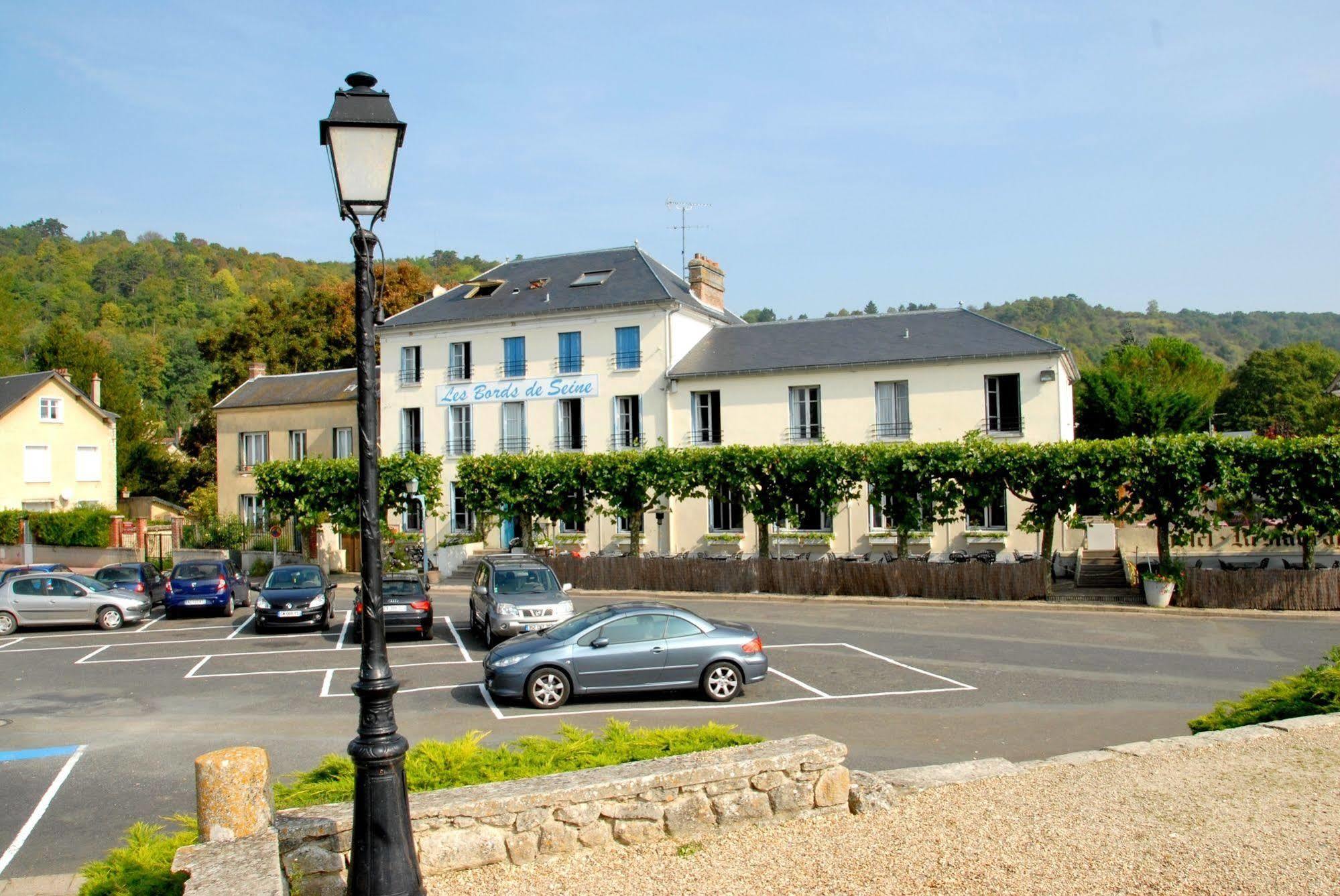 Logis Hotel & Restaurant - Les Bords De Seine La Roche-Guyon Eksteriør bilde